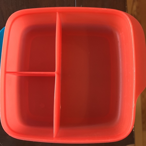Tupperware set of five 3-section food storage containers. Perfect for meal prep. - Picture 4 of 7